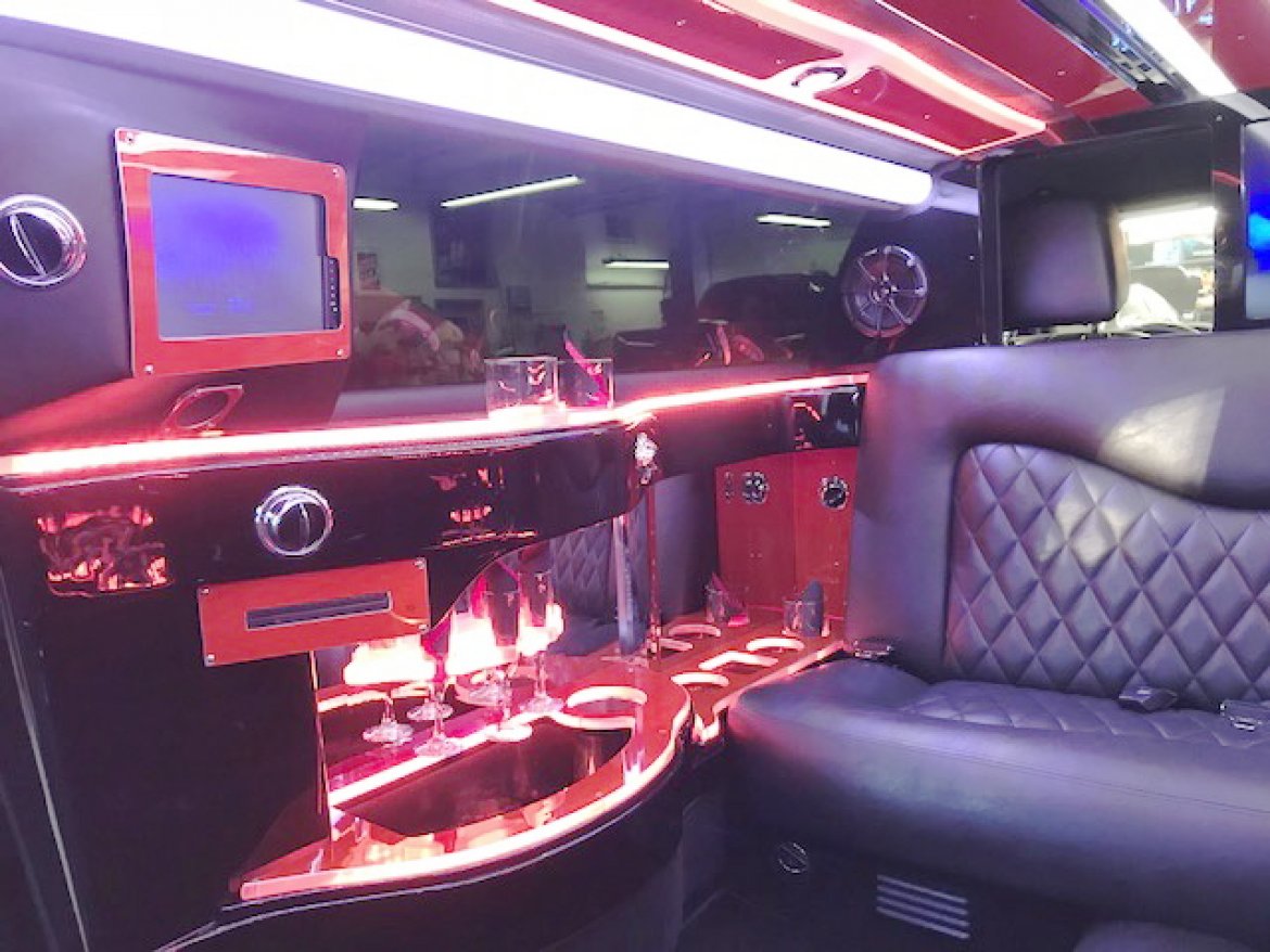 Limousine for Sale in Oaklyn, NJ - Photo 10