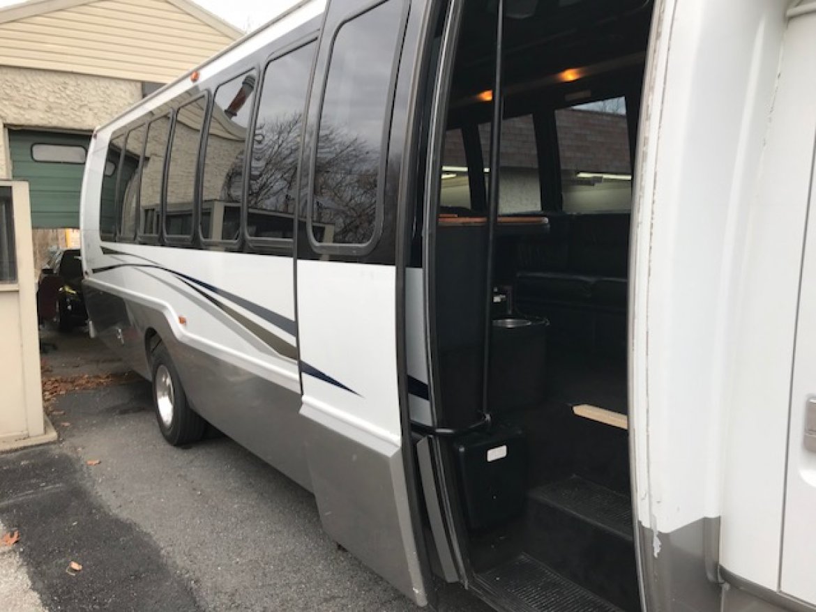 Limo Bus for Sale in Fontana, CA - Photo 14