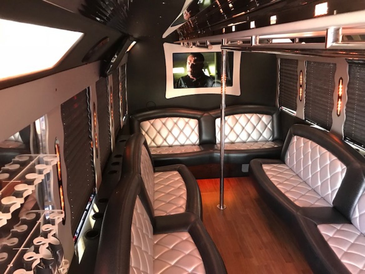 Limo Bus for Sale in Oaklyn, NJ - Photo 9