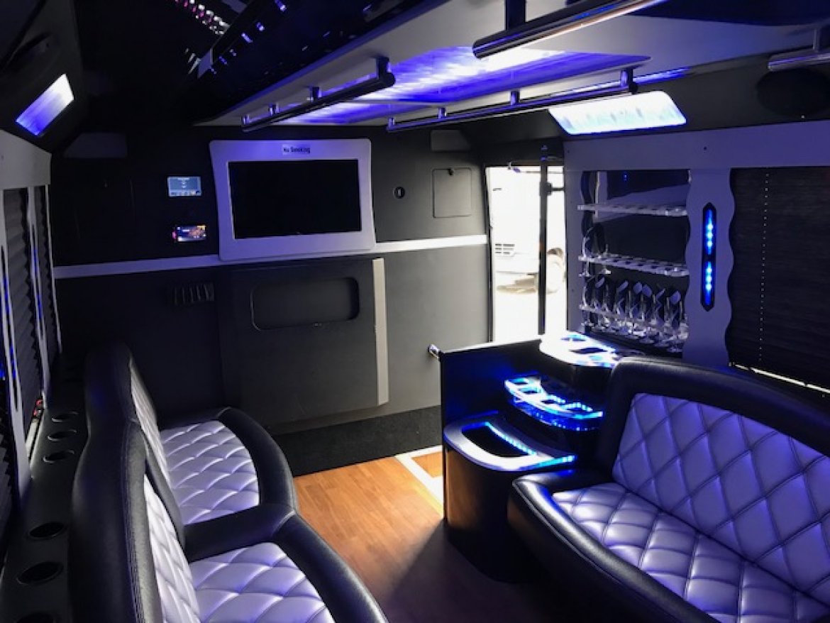 Limo Bus for Sale in Oaklyn, NJ - Photo 15