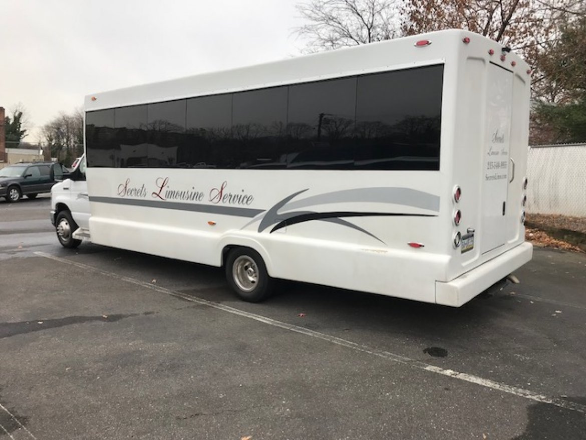 Limo Bus for Sale in Oaklyn, NJ - Photo 19