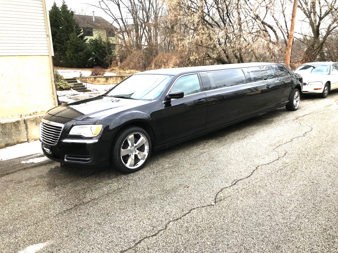 Limousine for Sale in Oaklyn, NJ - Photo 2