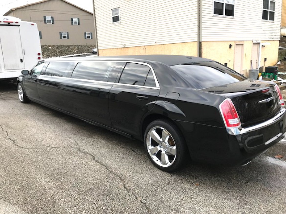 Limousine for Sale in Oaklyn, NJ - Photo 5
