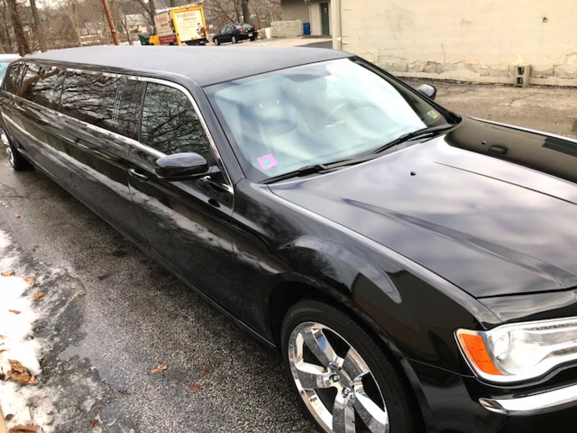 Limousine for Sale in Oaklyn, NJ - Photo 8