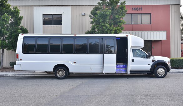 2008 International 3400 Limo Bus for Sale in Fontana, CA - Photo 2