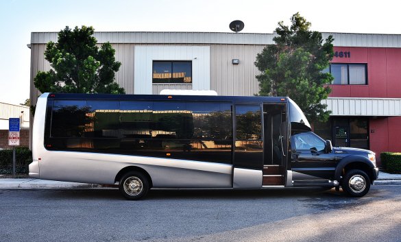 2013 Ford F-550 Shuttle Bus for Sale in Fontana, CA - Photo 2