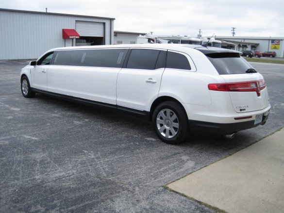 2013 Lincoln MKT Limousine for Sale in Ozark, MO - Photo 3