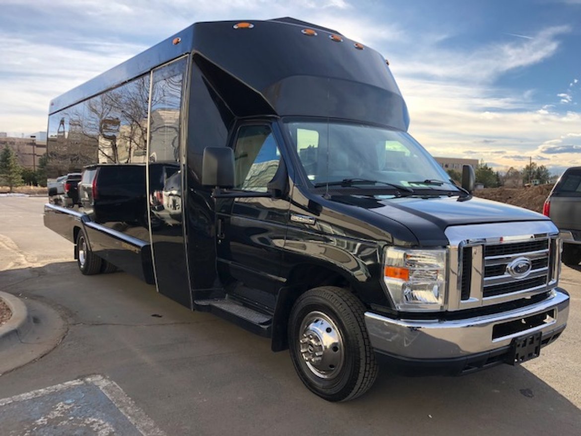Limo Bus for Sale in Aurora, CO - Photo 4