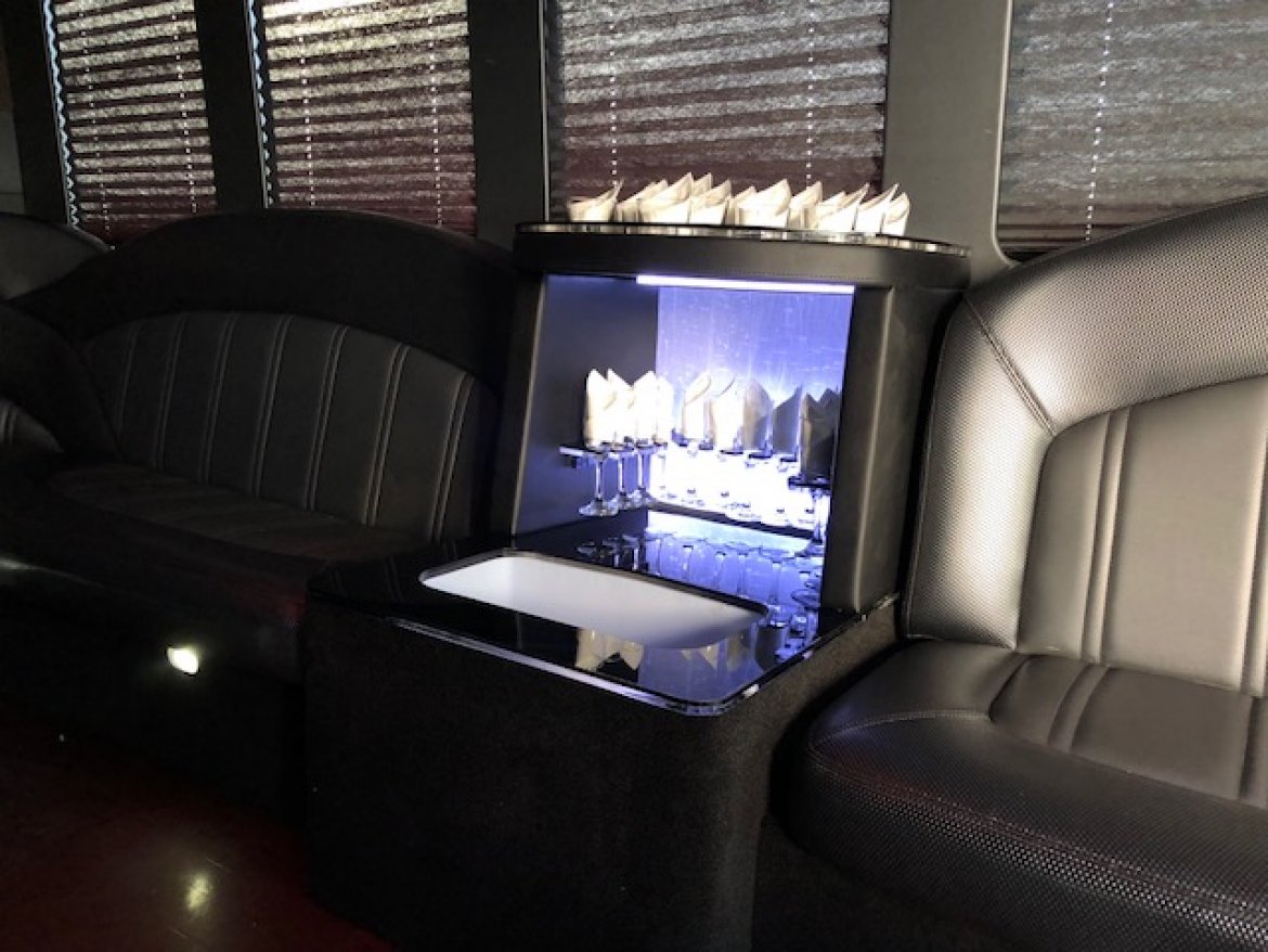 Limo Bus for Sale in Aurora, CO - Photo 7