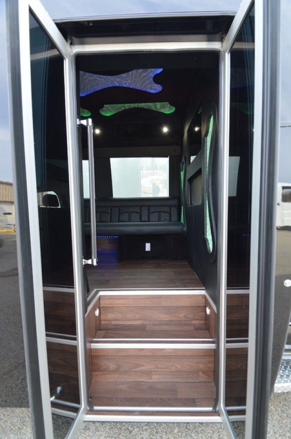 2017 Ford F550 Limo Bus for Sale in Aurora, CO - Photo 3