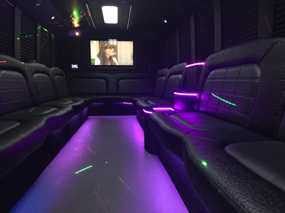 Limo Bus for Sale in Rolling Meadows, IL - Photo 9