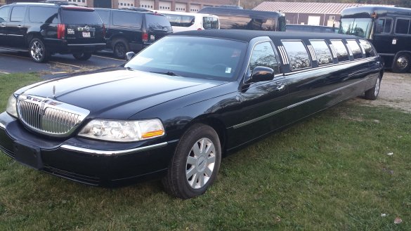 2005 Lincoln Towncar Limousine for Sale in AMHERST, OH - Main Photo