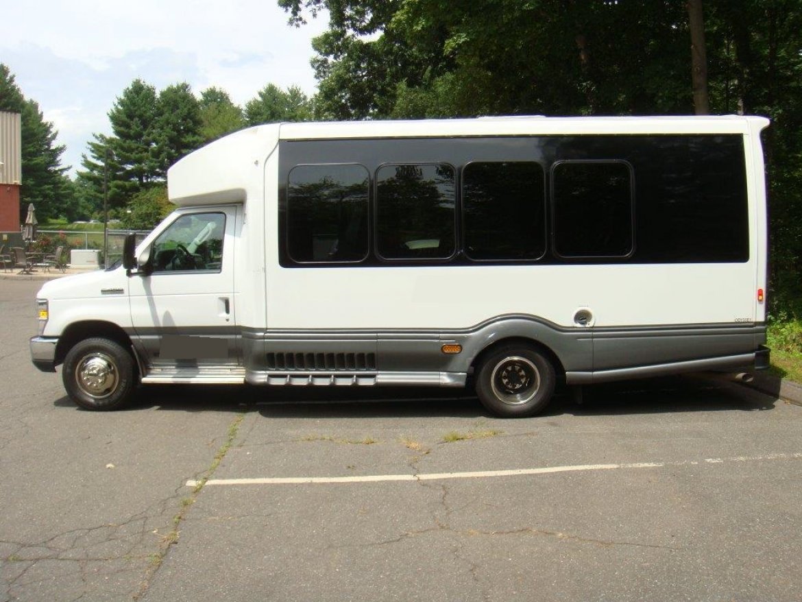 Executive Shuttle for Sale in Oaklyn, NJ - Photo 2