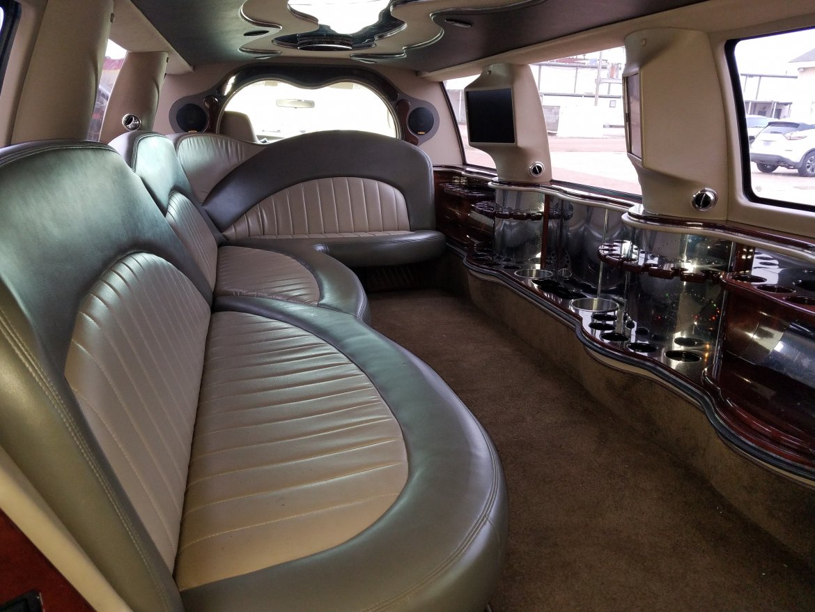 Limousine for Sale in BATESVILLE, MS - Photo 2