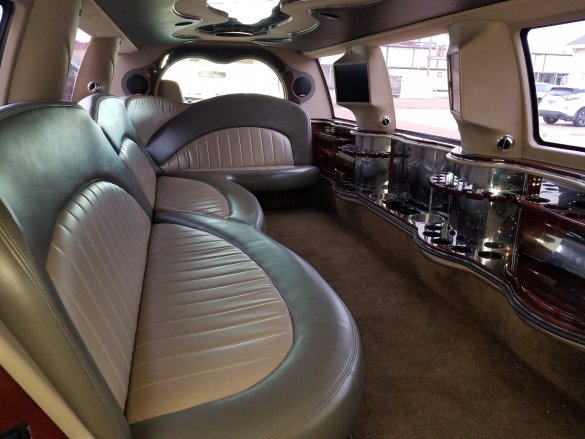 2004 Ford EXCURSION Limousine for Sale in BATESVILLE, MS - Photo 2