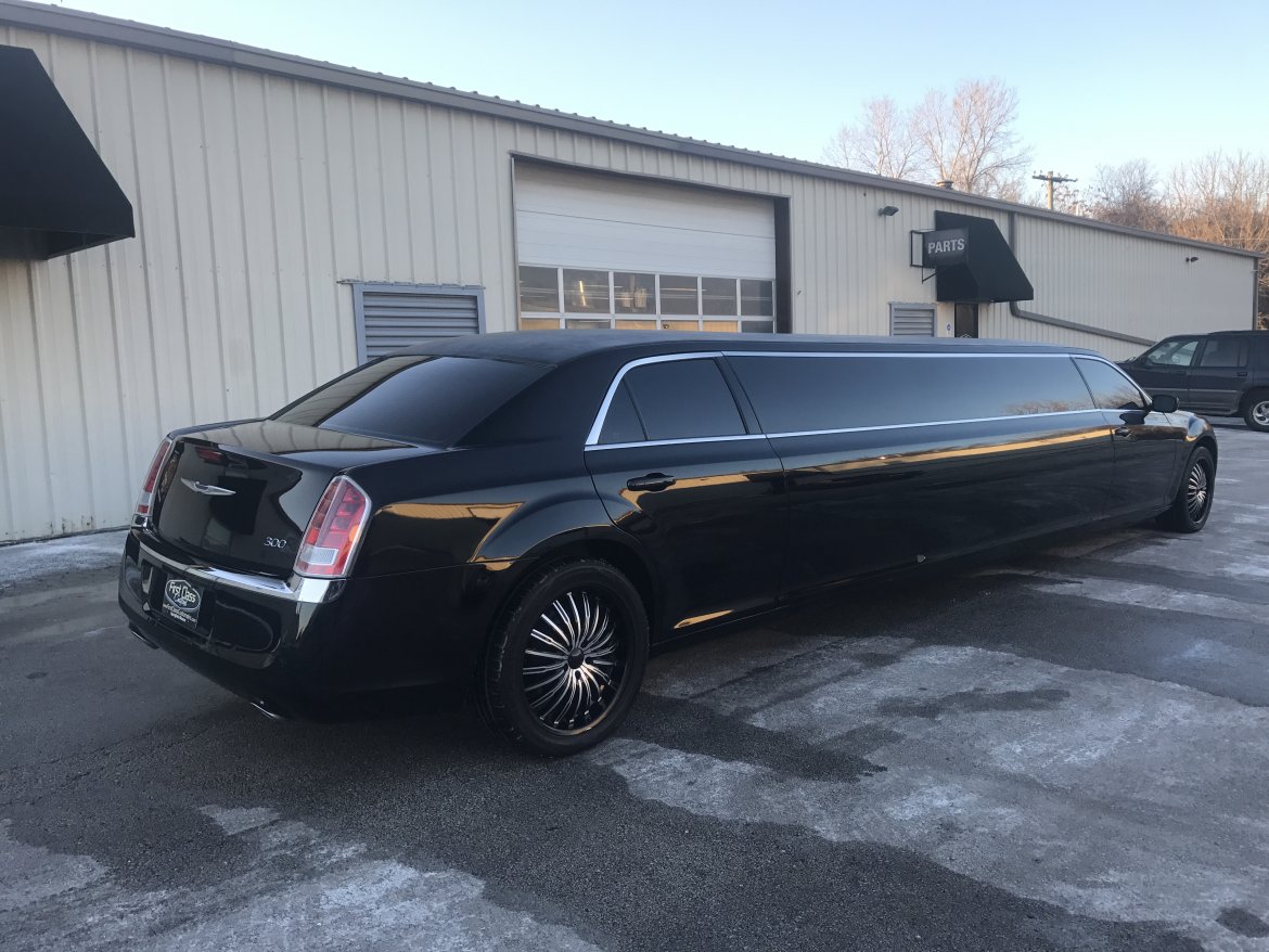 Limousine for Sale in Springfield, MO - Photo 9