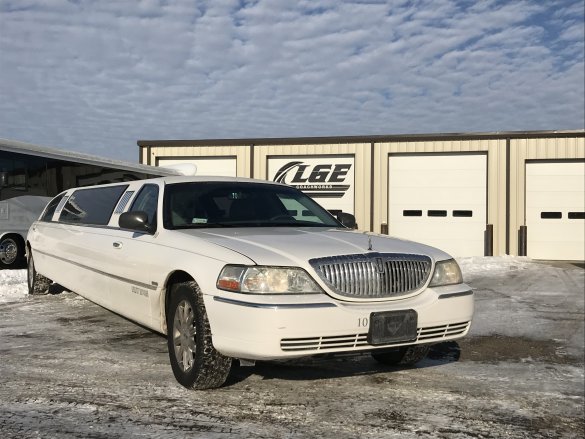 2006 Lincoln Town Car Limousine for Sale in NORTH EAST, PA - Photo 2