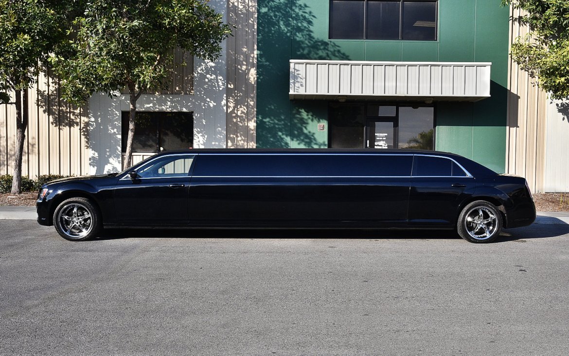 Limousine for Sale in Fontana, CA - Photo 3