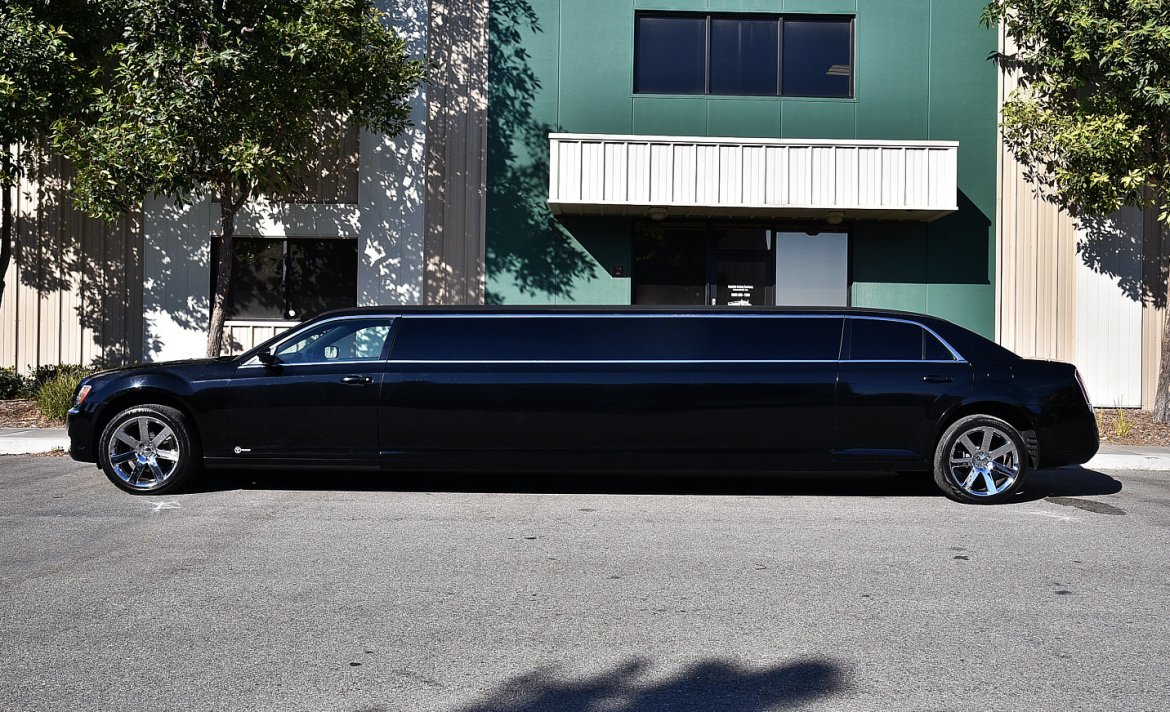 Limousine for Sale in Fontana, CA - Photo 2