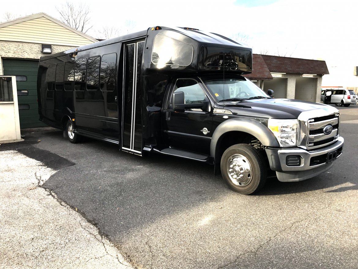 Shuttle Bus for Sale in Oaklyn, NJ - Main Photo